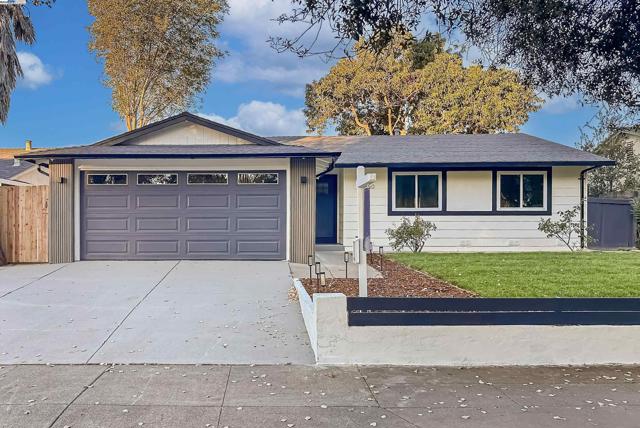 39850 Sundale Dr., Fremont CA: https://media.crmls.org/mediaz/db41ef63-d84f-4634-a75f-7060783f155c.jpg