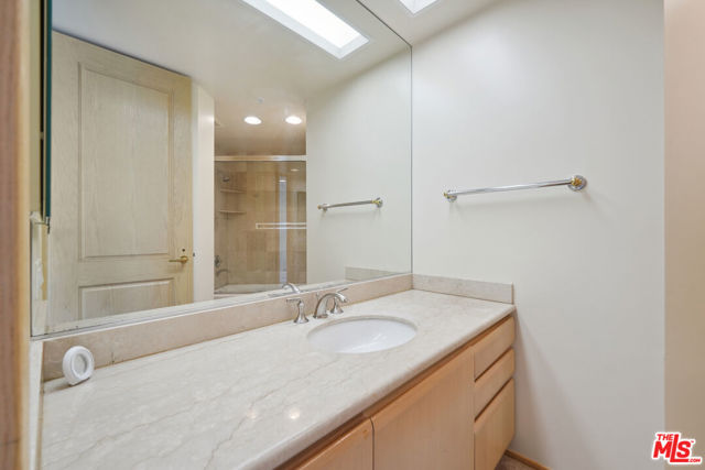 10490 Wilshire Boulevard, Los Angeles CA: https://media.crmls.org/mediaz/db42988d-febd-450a-8100-ce06d89f97ad.jpg