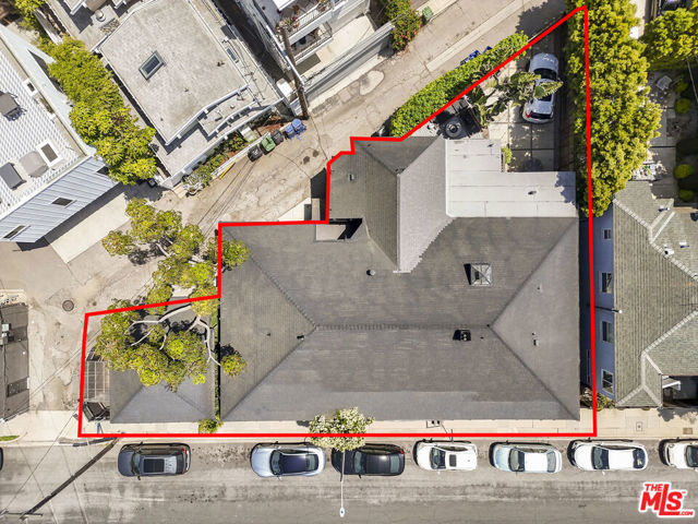 1300 Riviera Avenue, Venice CA: https://media.crmls.org/mediaz/db42c267-8bb7-49a7-b40b-8a4c61ab586d.jpg