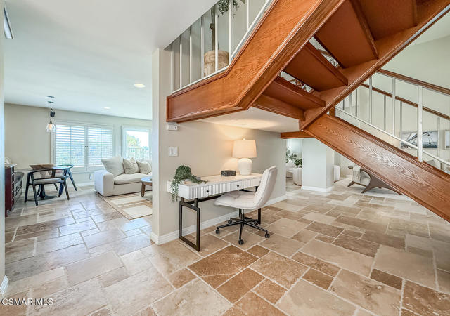 3331 Monte Carlo Drive, Thousand Oaks CA: https://media.crmls.org/mediaz/db434ed3-aef0-4c0f-a333-fd90b4f9d46b.jpg