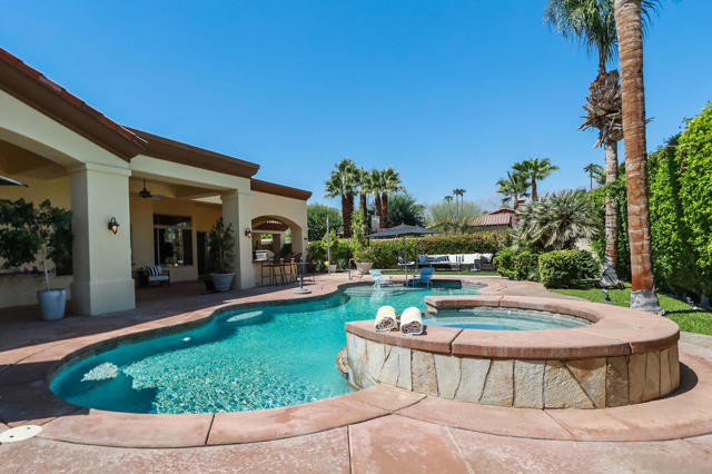 16 Villaggio Place, Rancho Mirage CA: https://media.crmls.org/mediaz/db43589b-e972-4d97-9e19-fa17b43f56c4.jpg
