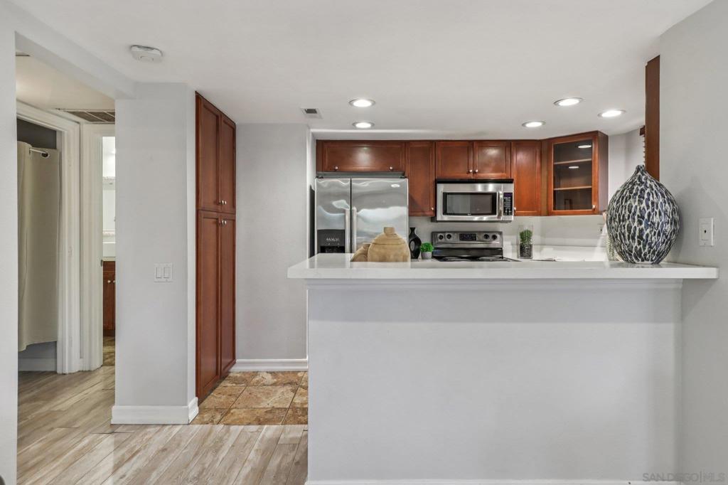 MLS #250037661SD image #9