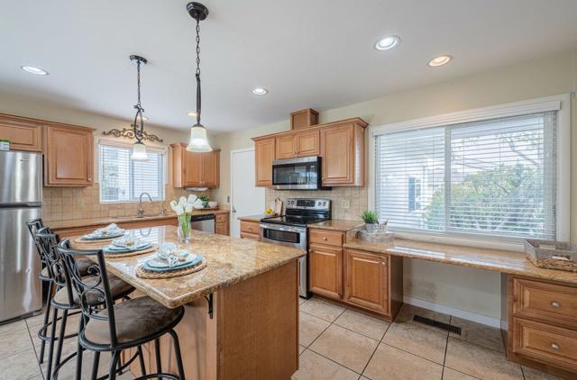 914 Junipero Way, Salinas CA: https://media.crmls.org/mediaz/db45e12d-9d5f-44c4-9a0e-d114df372c71.jpg