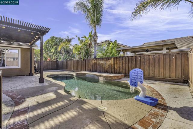 3627 Otter Brook Loop, Discovery Bay CA: https://media.crmls.org/mediaz/db4603bc-6799-43e4-bea2-98f0b2c6cec6.jpg