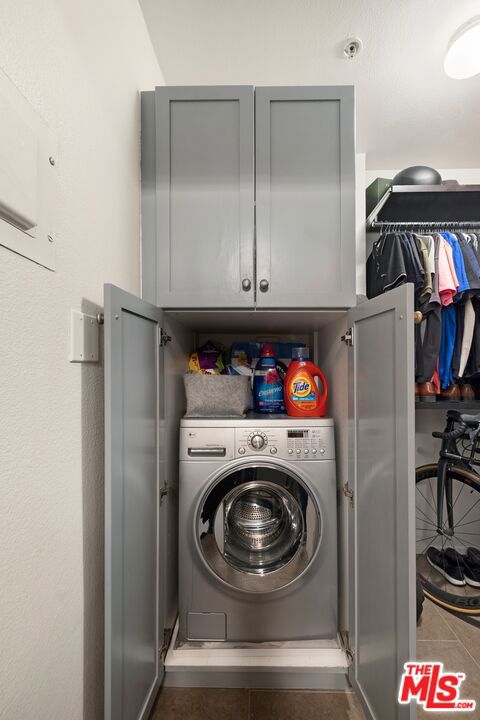7320 Hawthorn Avenue, Los Angeles CA: https://media.crmls.org/mediaz/db46b81e-3fe1-40ac-968a-3c7ba722a8dc.jpg