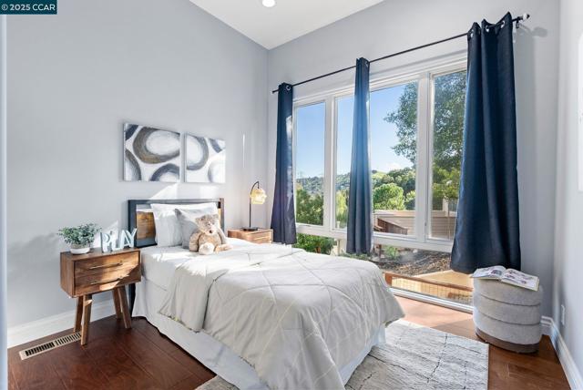102 Barbara Rd, Orinda CA: https://media.crmls.org/mediaz/db46f0d6-c290-464e-835b-2c3ff8207387.jpg