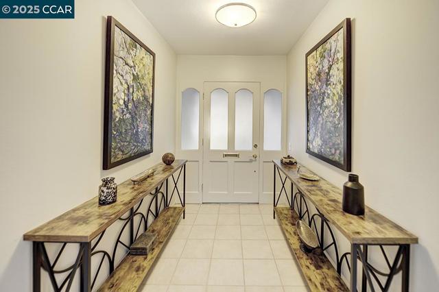 2900 Tice Creek Dr, Walnut Creek CA: https://media.crmls.org/mediaz/db47630b-2be0-4795-8ccc-4088cb8259e4.jpg