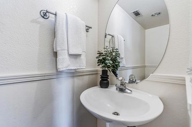 4928 Pinehaven Way, Antioch CA: https://media.crmls.org/mediaz/db4790d1-964c-4399-a9c7-e37376083089.jpg