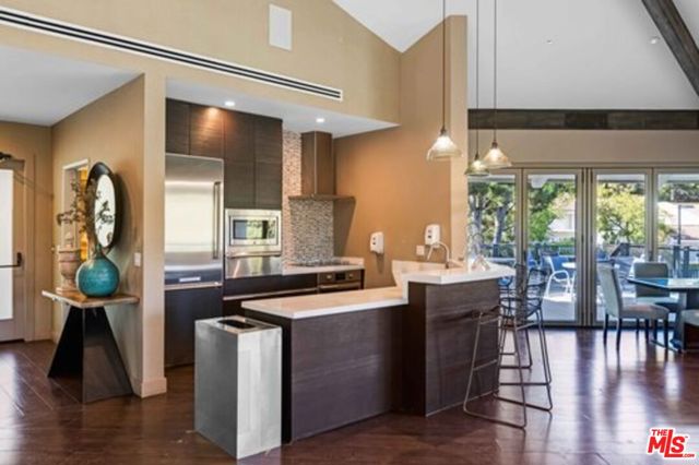 10221 Briarwood Drive, Los Angeles CA: https://media.crmls.org/mediaz/db47b974-34a4-4987-b9c2-d62c4623da5a.jpg