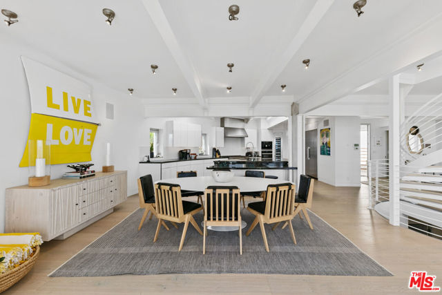 6375 Gayton Place, Malibu CA: https://media.crmls.org/mediaz/db48783d-1270-4a88-9fb1-f5102a80bbfd.jpg