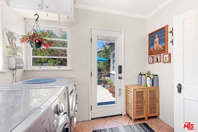 3217 Bennett Drive, Los Angeles CA: https://media.crmls.org/mediaz/db487c9c-68f4-4d82-9ab9-b985a897024b.jpg