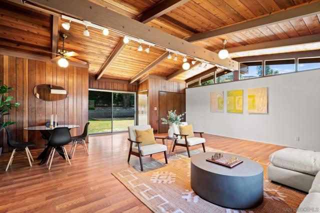 1201 Via Barranca, La Jolla CA: https://media.crmls.org/mediaz/db48e177-5535-442d-aead-b188e2e13e22.jpg
