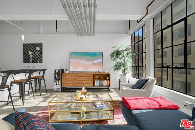 746 S Los Angeles Street, Los Angeles CA: https://media.crmls.org/mediaz/db491c23-ed74-4a50-9cf2-e13bbbc73979.jpg