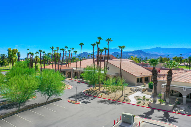 41531 Peach Tree Court, Palm Desert CA: https://media.crmls.org/mediaz/db496cc3-d186-4714-9c6a-1323dfb3915b.jpg