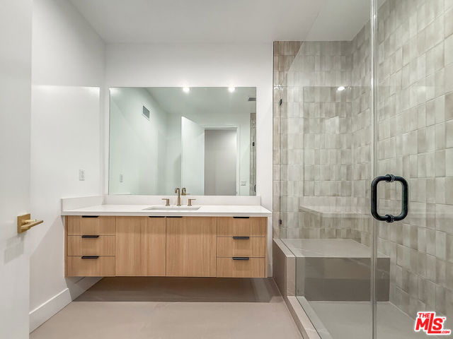 150 N Arnaz Drive, Beverly Hills CA: https://media.crmls.org/mediaz/db498934-9dd8-4863-bd1d-7e2df44f0484.jpg