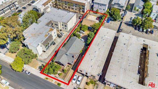 1215 W 39th Place, Los Angeles CA: https://media.crmls.org/mediaz/db49ccf0-97ad-4460-a035-970fdcddf976.jpg