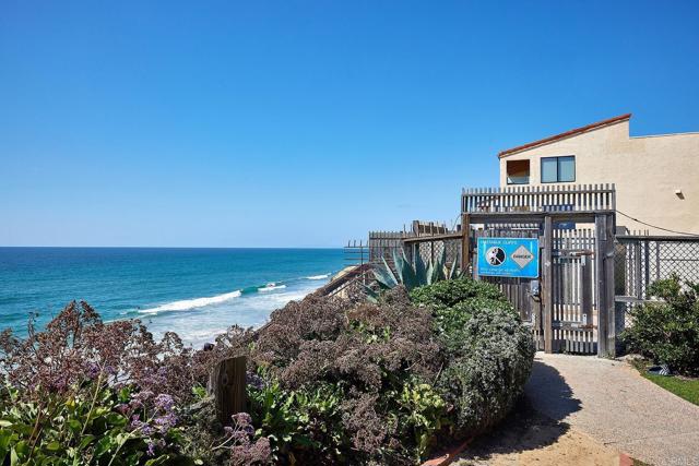 561 S Sierra Avenue, Solana Beach CA: https://media.crmls.org/mediaz/db4a251b-ba82-4b8e-8616-599b6ed4ed78.jpg