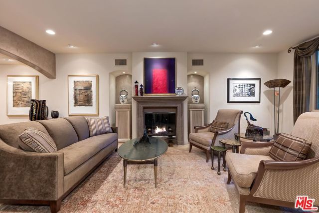 Drew Fenton | 10212 Briarwood Drive Los Angeles CA | MLS: 7608311