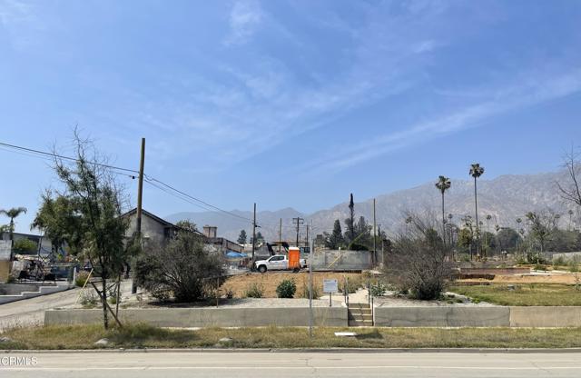 917 E Mendocino Street, Altadena CA: https://media.crmls.org/mediaz/db4b2047-ec1e-4099-a521-76097cfa3b05.jpg