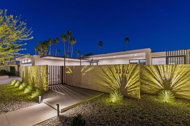 2290 S Yosemite Drive, Palm Springs CA: https://media.crmls.org/mediaz/db4b5b0b-e66a-49a0-bfe3-1618392053a2.jpg