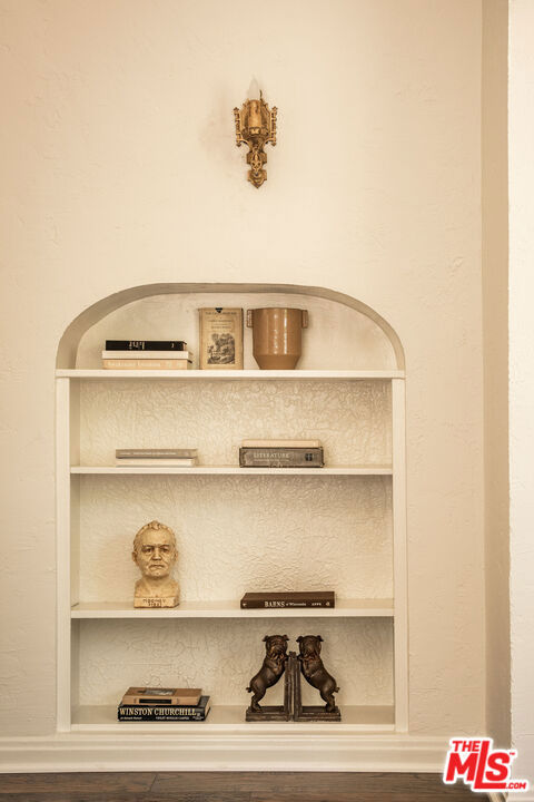 264 Robinson Road, Pasadena CA: https://media.crmls.org/mediaz/db4bb1f7-74b8-4bea-83ab-103960f404e4.jpg