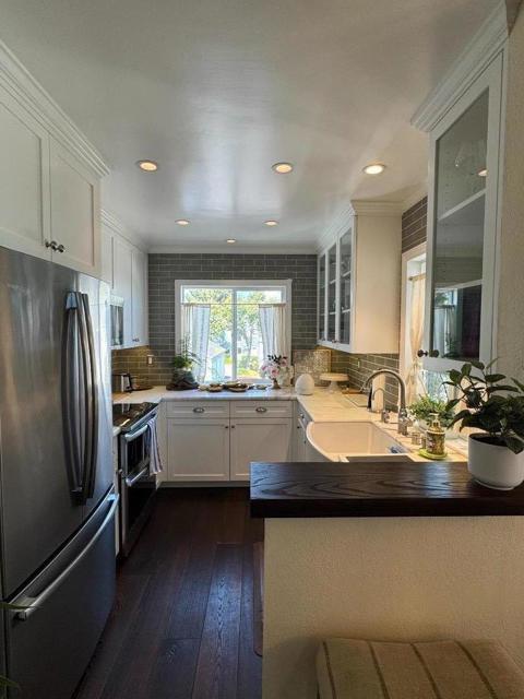 767 Portwalk Place,  CA: https://media.crmls.org/mediaz/db4bd864-7d89-44eb-8254-892467076a04.jpg