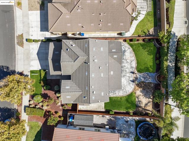 124 Clear Lake Ct, Oakley CA: https://media.crmls.org/mediaz/db4ca846-71e1-4de2-8395-5a768ea2789f.jpg