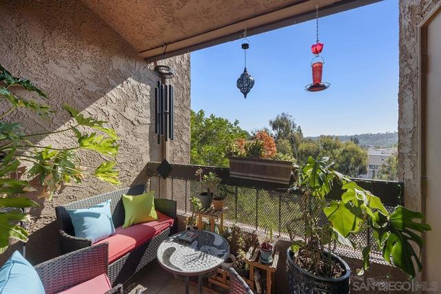 10400 caminito Cuervo, San Diego CA: https://media.crmls.org/mediaz/db4d3d71-466d-4358-8ce4-72c67b36ee8d.jpg