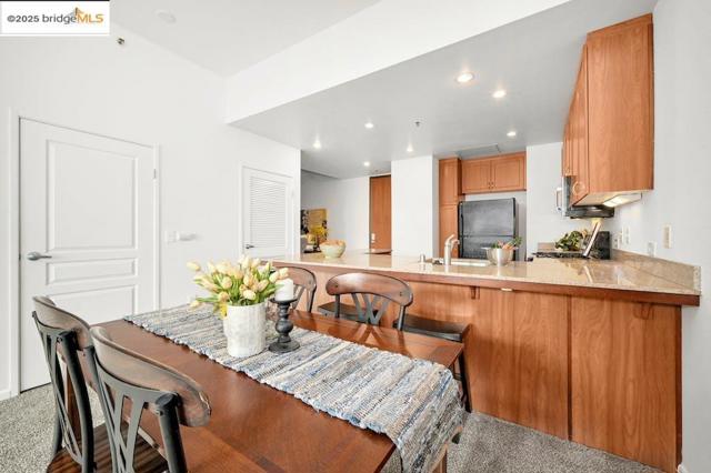 5855 Horton St, Emeryville CA: https://media.crmls.org/mediaz/db4e31bd-0d1c-45d8-bd41-65f33b212964.jpg