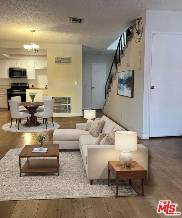 931 New Depot Street, Los Angeles CA: https://media.crmls.org/mediaz/db4edb80-a909-4301-91fe-8ca3dc587e87.jpg