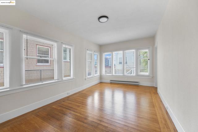 271 38Th St, Oakland CA: https://media.crmls.org/mediaz/db4ee794-9e1b-4f0d-9413-2f12b0e658fc.jpg