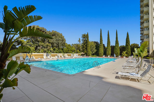 2170 Century Parkway, Los Angeles CA: https://media.crmls.org/mediaz/db4effe4-1cec-449b-94b3-8661b5526f32.jpg