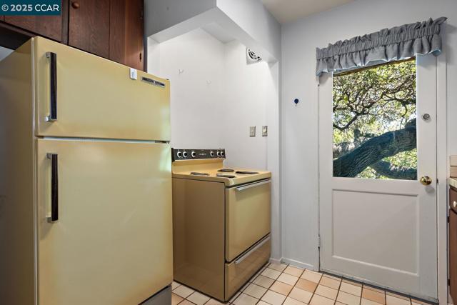 37 La Madronal, Orinda CA: https://media.crmls.org/mediaz/db4f01ca-65fa-4053-b122-2a5e8bcf1f76.jpg