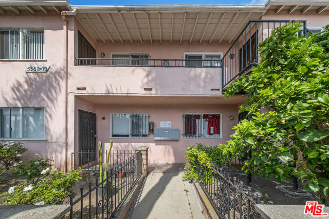 11887 Jefferson Boulevard, Los Angeles CA: https://media.crmls.org/mediaz/db4f2463-7ed9-47e0-9550-aa415e6b60c9.jpg