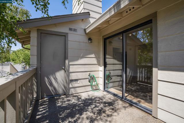 802 Dover, Hercules CA: https://media.crmls.org/mediaz/db4f4fb7-1973-43a4-acfa-2be2bfdf95e1.jpg
