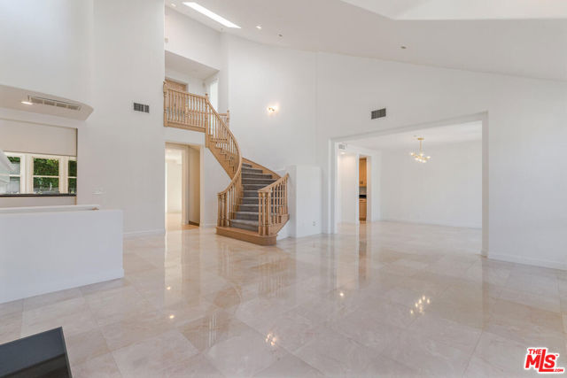 2370 Brookshire Lane, Los Angeles CA: https://media.crmls.org/mediaz/db4f54e1-da90-4109-812e-3062be9b2d26.jpg