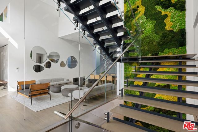 1410 Georgina Avenue, Santa Monica CA: https://media.crmls.org/mediaz/db4fcbe6-a282-42bb-882e-80d9b7139fb8.jpg