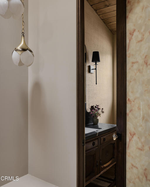 Detail Gallery Image 19 of 44 For 12406 La Maida St, Los Angeles,  CA 91607 - 3 Beds | 2 Baths