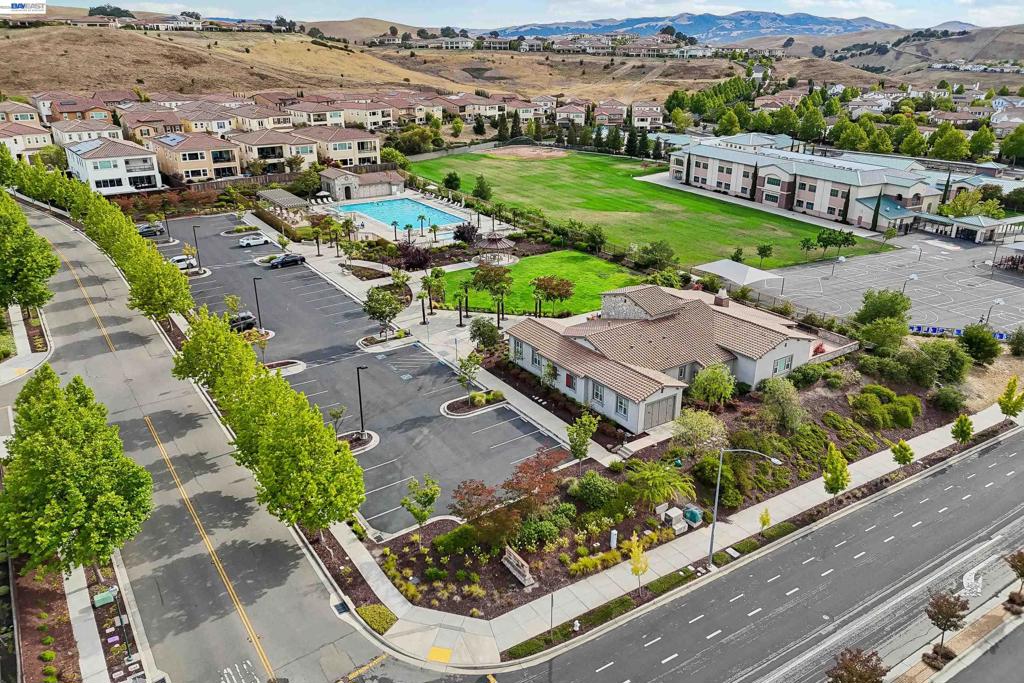 https://media.crmls.org/mediaz/db5005c9-cd9b-4ad9-81ca-645231782c73.jpg?preset=X-Large