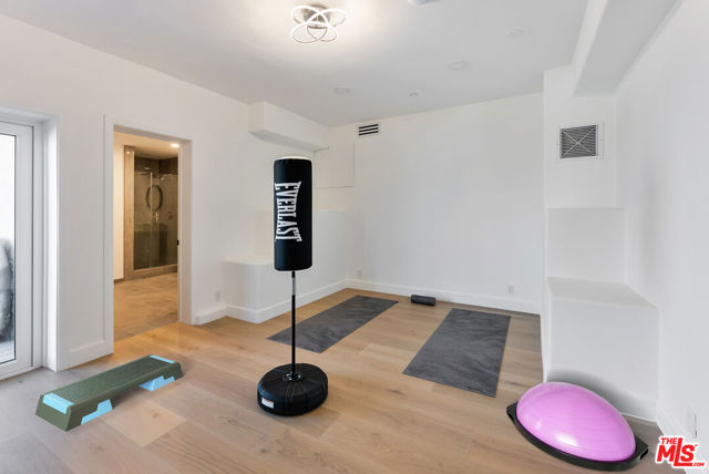 8654 Hollywood Boulevard, Los Angeles CA: https://media.crmls.org/mediaz/db5062fb-3cd4-4aeb-a736-3066b4d9012c.jpg