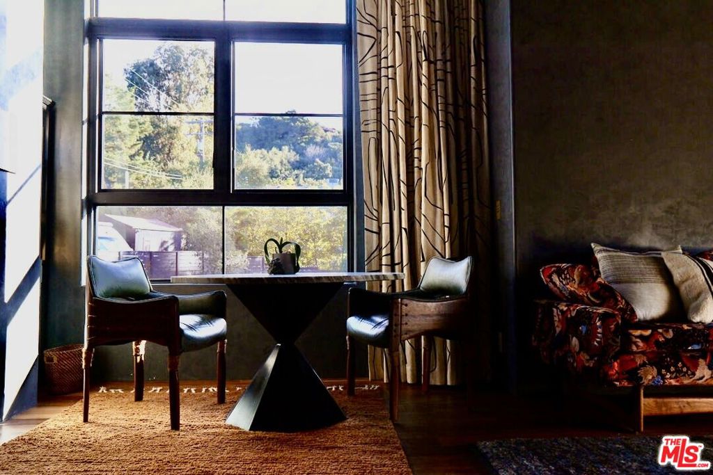 https://media.crmls.org/mediaz/db5091c4-59cd-45a7-9091-4c56ad0b90bf.jpg?preset=X-Large