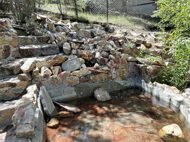 300 E Aeroplane Boulevard, Big Bear CA: https://media.crmls.org/mediaz/db509c67-9b44-41e0-b7e7-03ce19e0e95e.jpg