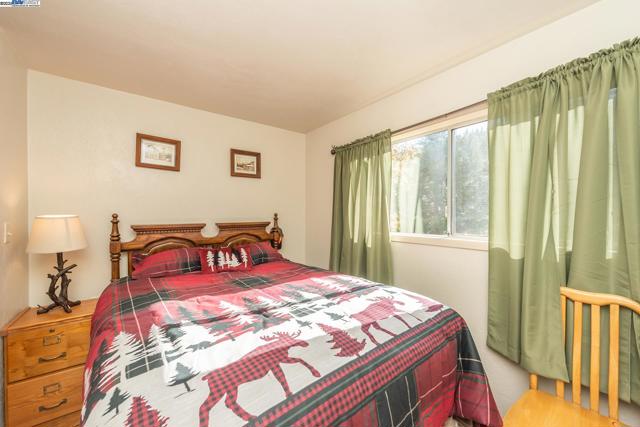 851 Mountain Aire Lane, Trinity Center CA: https://media.crmls.org/mediaz/db50bef8-a7a2-4dd5-a175-da4fbe0f3a6d.jpg