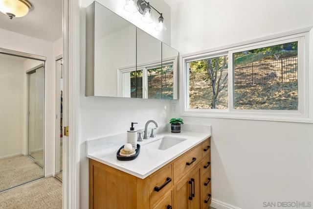 3918 Calavo Dr, La Mesa CA: https://media.crmls.org/mediaz/db512073-b319-4f8f-8447-bdfe320d1713.jpg