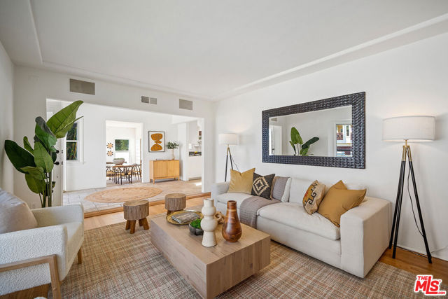 7145 Trask Avenue, Playa del Rey CA: https://media.crmls.org/mediaz/db517a90-16fe-4e21-b3fe-65251ab2a02f.jpg
