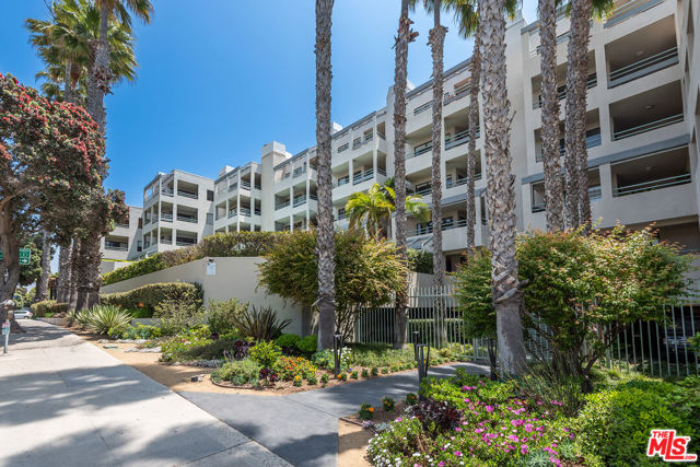 140 OCEAN PARK Boulevard, 529 photo 3
