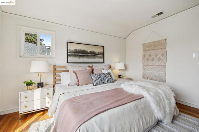 1511 Rose St, Berkeley CA: https://media.crmls.org/mediaz/db5206fe-72b6-4d18-a518-127cf3a2c037.jpg