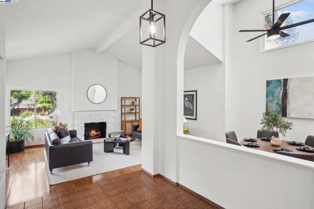 643 Contada Cir, Danville CA: https://media.crmls.org/mediaz/db5260fb-16a3-49e3-aafa-47d007620eb5.jpg