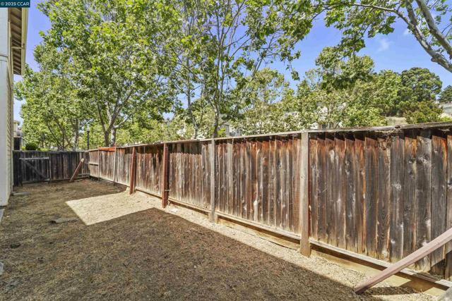 513 Lexington Dr, Vallejo CA: https://media.crmls.org/mediaz/db52711c-d348-4683-9dd6-00381ddfc3be.jpg
