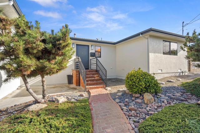 1307 Clove St, San Diego CA: https://media.crmls.org/mediaz/db52b642-0771-4048-b0aa-49f1e6b78814.jpg